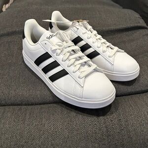 adidas Grand Court 2.0 NEW IN BOX white and Black Sneakers with Classic Design